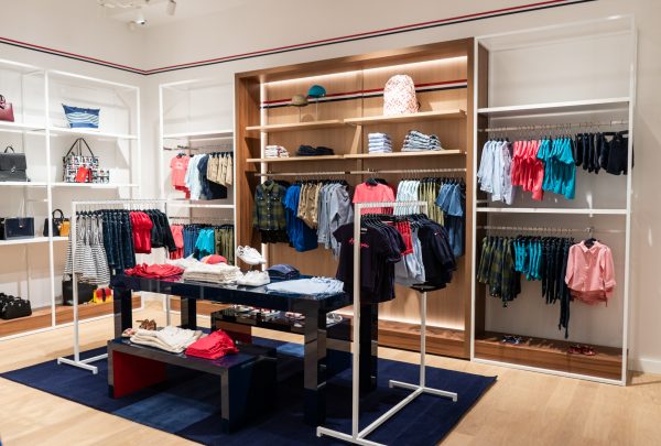 write Mr cigarette The first Tommy Hilfiger Outlet in Romania has opened – AdHugger